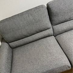 グレー 布張り 3人がけソファの画像