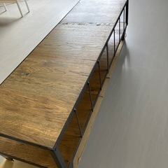 テレビ台　重厚感有る落ち着いた台ですの画像