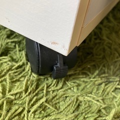 白　キャスター付きキャビネットの画像