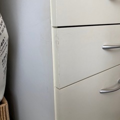白　キャスター付きキャビネットの画像