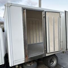 1.6坪/外寸長さ326cm●保冷コンテナ、横ドア付き●ガレージ.キャンプ場.作業場.農機具.倉庫物置●福岡発、九州全域配送可の画像