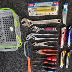 道工具(オルファ、ペンチ他)の画像