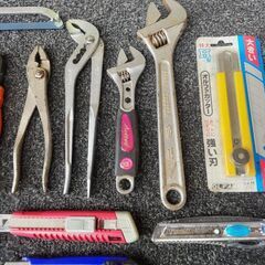 道工具(オルファ、ペンチ他)の画像