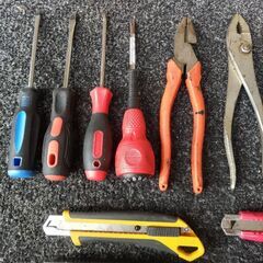 道工具(オルファ、ペンチ他)の画像