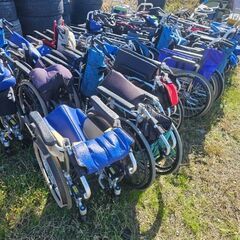 使用済みの車椅子の画像