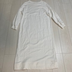 To b. by agnes b. メッセージロングワンピース 36 白の画像