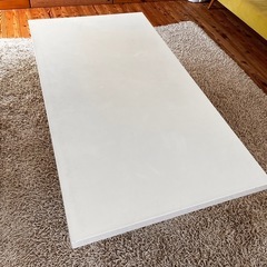 引取先決まりました。大きな白いリビングテーブルの画像