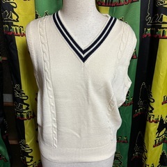 レディース服、ベスト、カーディガン、ズボンー無料でお譲りします。の画像