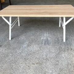 折り畳みテーブルの画像