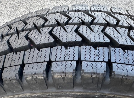 再再値下げ　スタッドレスタイヤ ホイールセット 195/80R15 走行距離300キロ　ブリヂストン　グランヴァード　４本