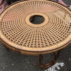 木目調テーブルの画像