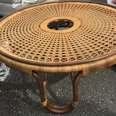 木目調テーブルの画像