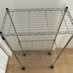 キャスター付きスチールラック の画像