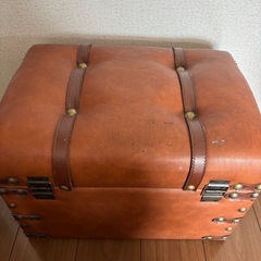 アンティーク椅子兼収納の画像