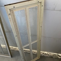 アンティーク風ガラス戸の画像