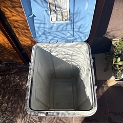 レトロな外用収納箱の画像