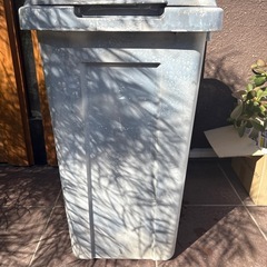 レトロな外用収納箱の画像