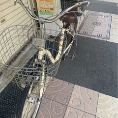 ブリヂストン　ラピス　白　カゴ付き自転車　ギアなし　前後ろカゴ付き　かぎあり　26インチの画像