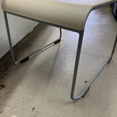 A2511-060 アイリスチトセ スタッキングチェア 中古の画像