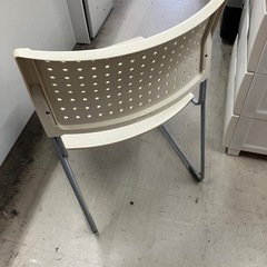 A2511-058 アイリスチトセ スタッキングチェア 中古の画像