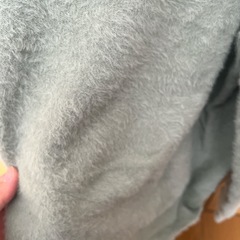 Vネックシャギーニットトップスの画像