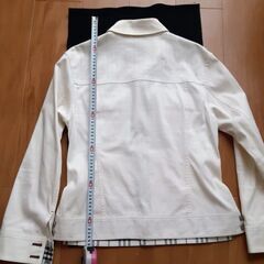 美品！ BURBERRY バーバリー ジャケット ホワイト　サイズM　綿100% クリーニング済み ブラックレーベル　usedの画像