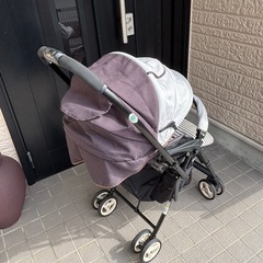 コンビ　ベビーカーの画像