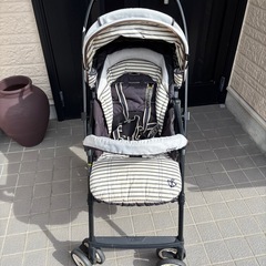 コンビ　ベビーカーの画像