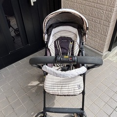 コンビ　ベビーカーの画像