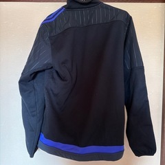 adidas パーカーの画像