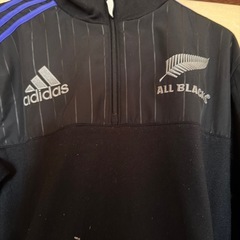 adidas パーカーの画像