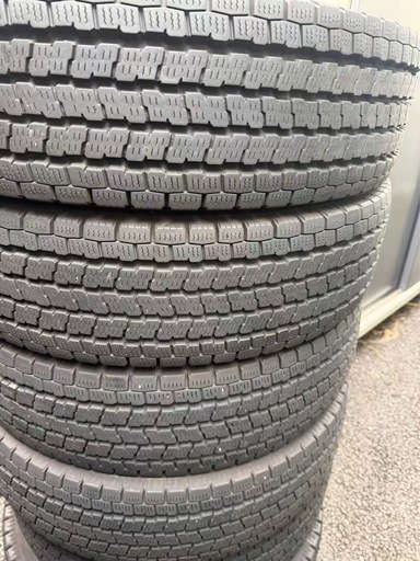 yokohama トラック マイクロ用冬タイヤ205/85R16。倉庫内保管。2023年22周生産、6本セット