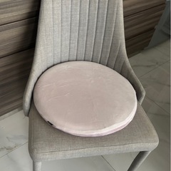 フランフランのオシャレなチェアとシートクッションの画像