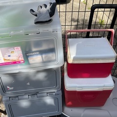 ボックスとクーラーボックスの画像