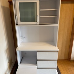 食器棚の画像