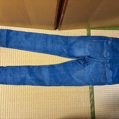 ユニクロ　マタニティジーンズ　Sの画像