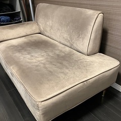 LOWYAベルベット調2人掛けソファーの画像