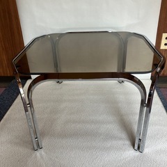 ガラステーブルの画像