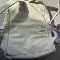 白リュックの画像