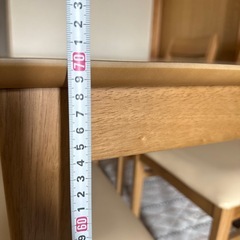 ダイニングテーブルの画像