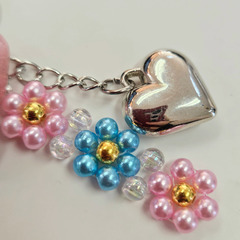 ハンドメイド ネイルチップ キーホルダー スノーマン 冬 ピンク ビーズ フラワー ハート チャーム 可愛い キラキラの画像