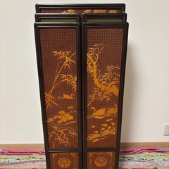 和モダン 籐細工の木製五連屏風　彫刻＆金線画入りの画像