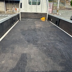 いすがエルフトラック 平ボディ・標準ロン グ・フルフラットロー・2トンの画像