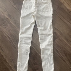 AZUL by moussy ホワイトスキニーパンツ XSの画像