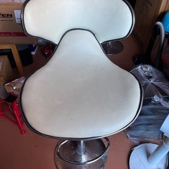 中古椅子 レトロ風 2脚の画像