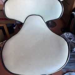 中古椅子 レトロ風 2脚の画像