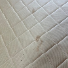 シングルベッドとマットレスの画像