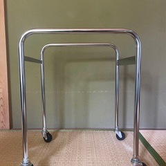 【新品/未使用品】29リットル買い物カゴ用買い物カゴ置き台 ハイタイプの画像