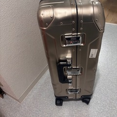 ゼロハリバートンすーつけスーツケースの画像