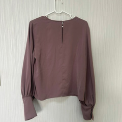美品 SHEIN シーイン ブラウス パープル Mサイズ ロングカフス 長袖 オフィス シンプル 上品 きれいめの画像